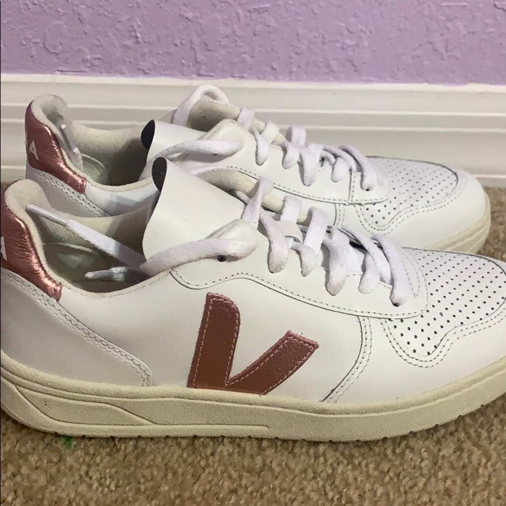 Veja Sneakers Rose Gold Size - US 7 (38)